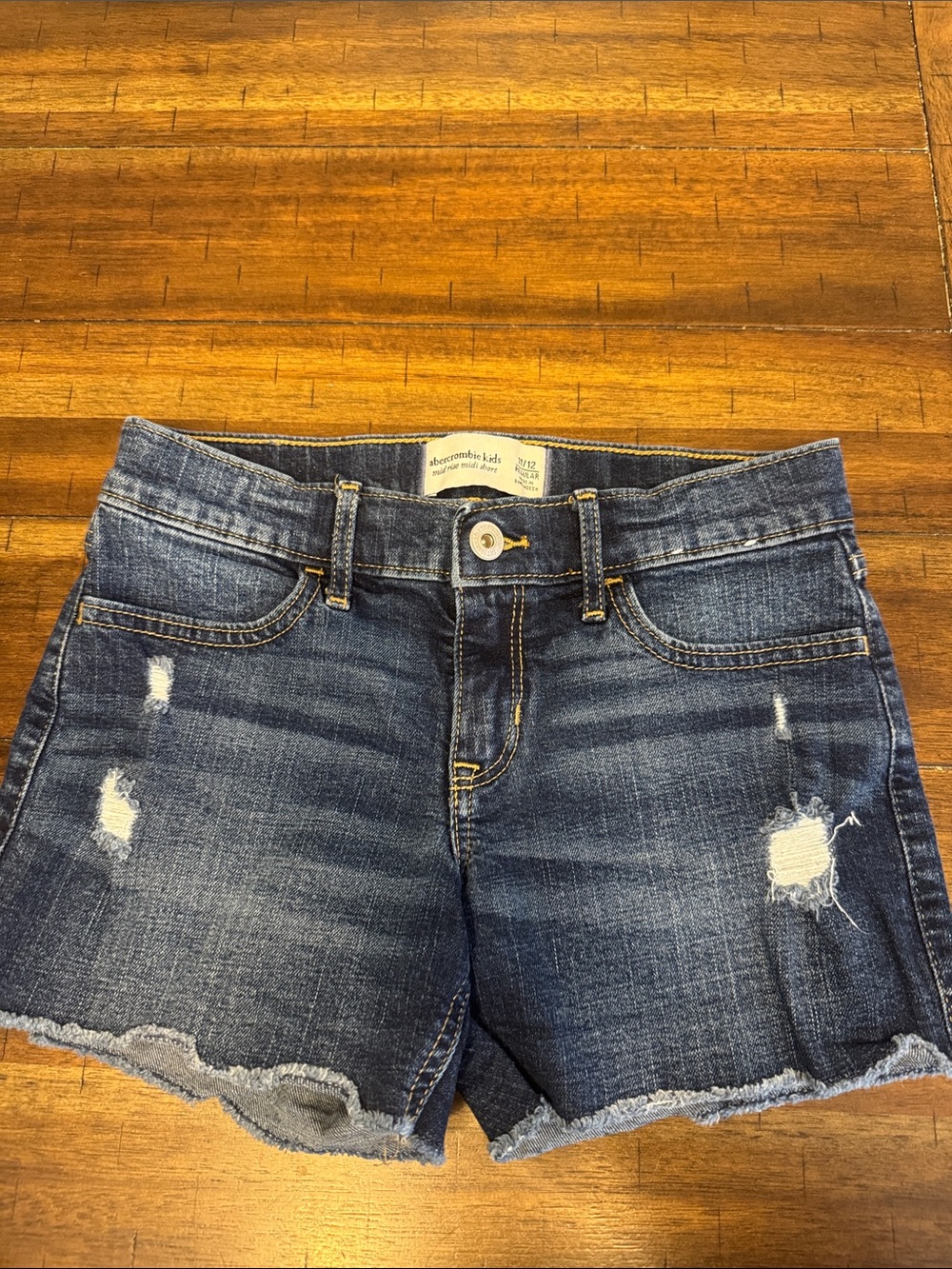 abercrombie kids Mid rise Midi shorts Size: 11/12
